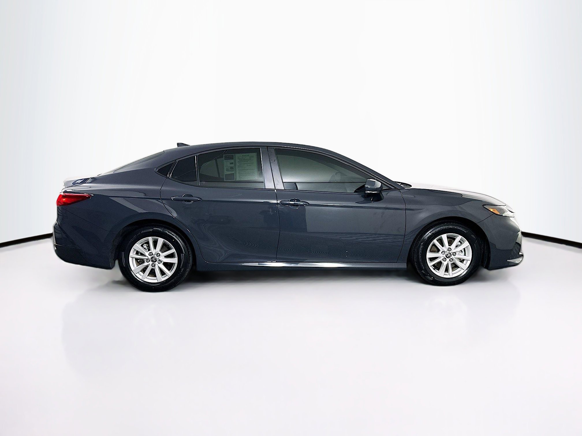 Used 2025 Toyota Camry LE w/ Convenience Package image 10