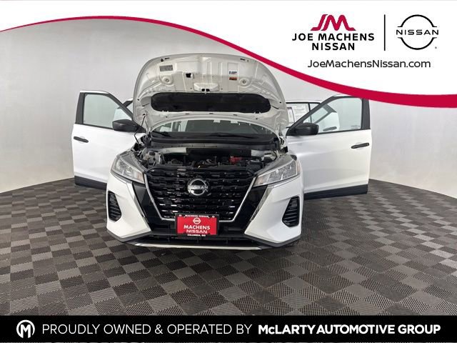 Used 2022 Nissan Kicks S image 11