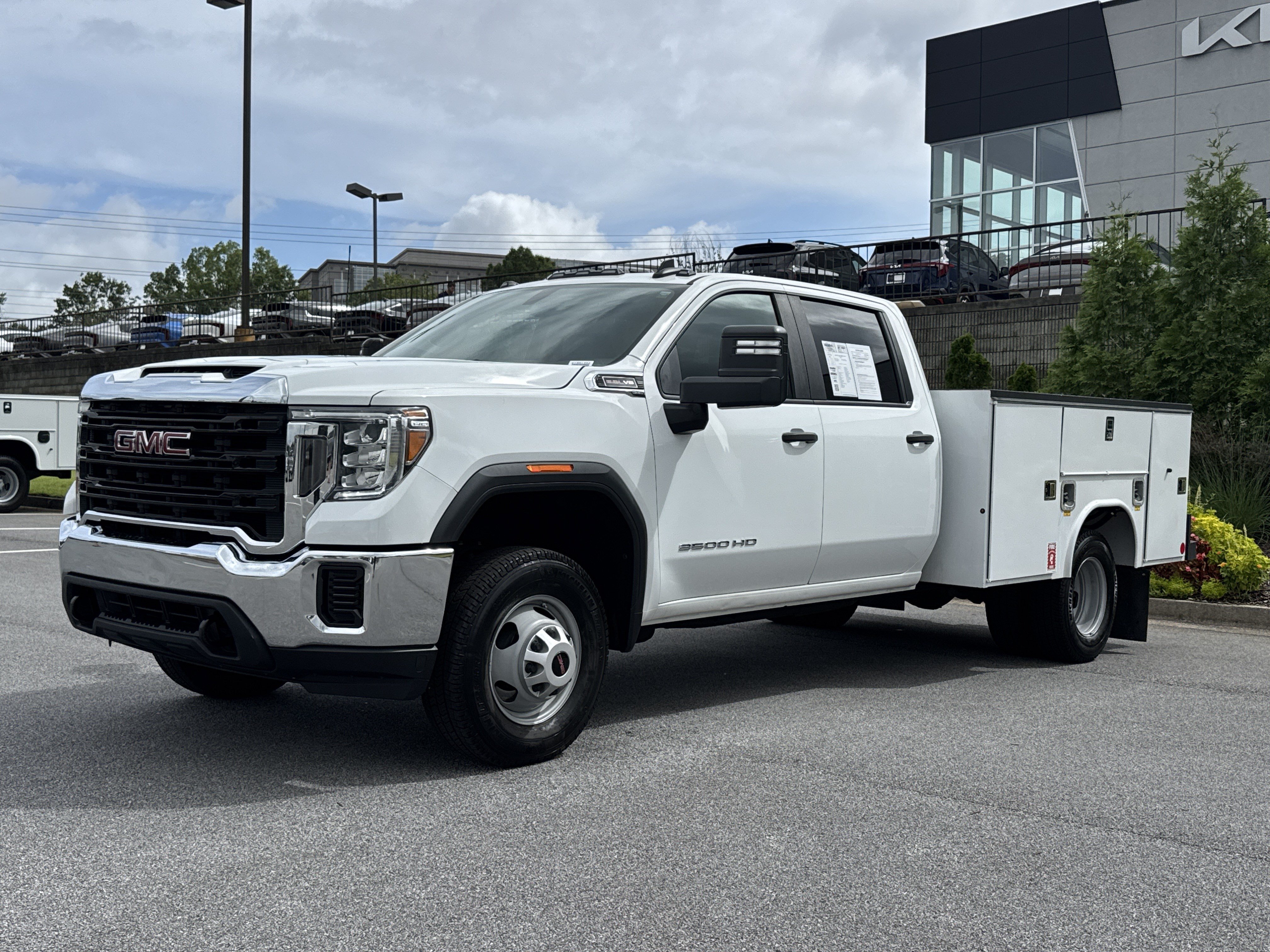 Used 2022 GMC Sierra 3500 Pro w/ Convenience Package RWD image 5