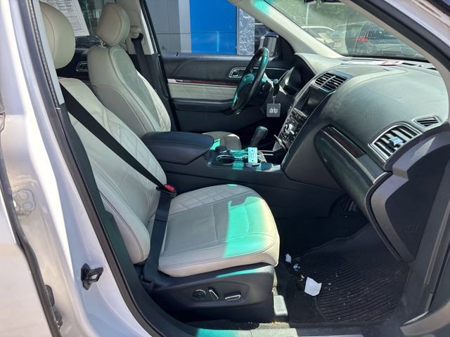 Used 2016 Ford Explorer Platinum AWD/4WD image 38