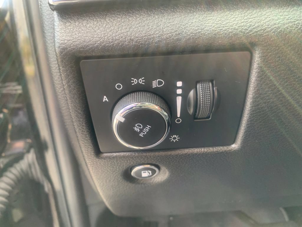 Used 2020 Jeep Grand Cherokee Limited w/ Luxury Group II RWD image 41