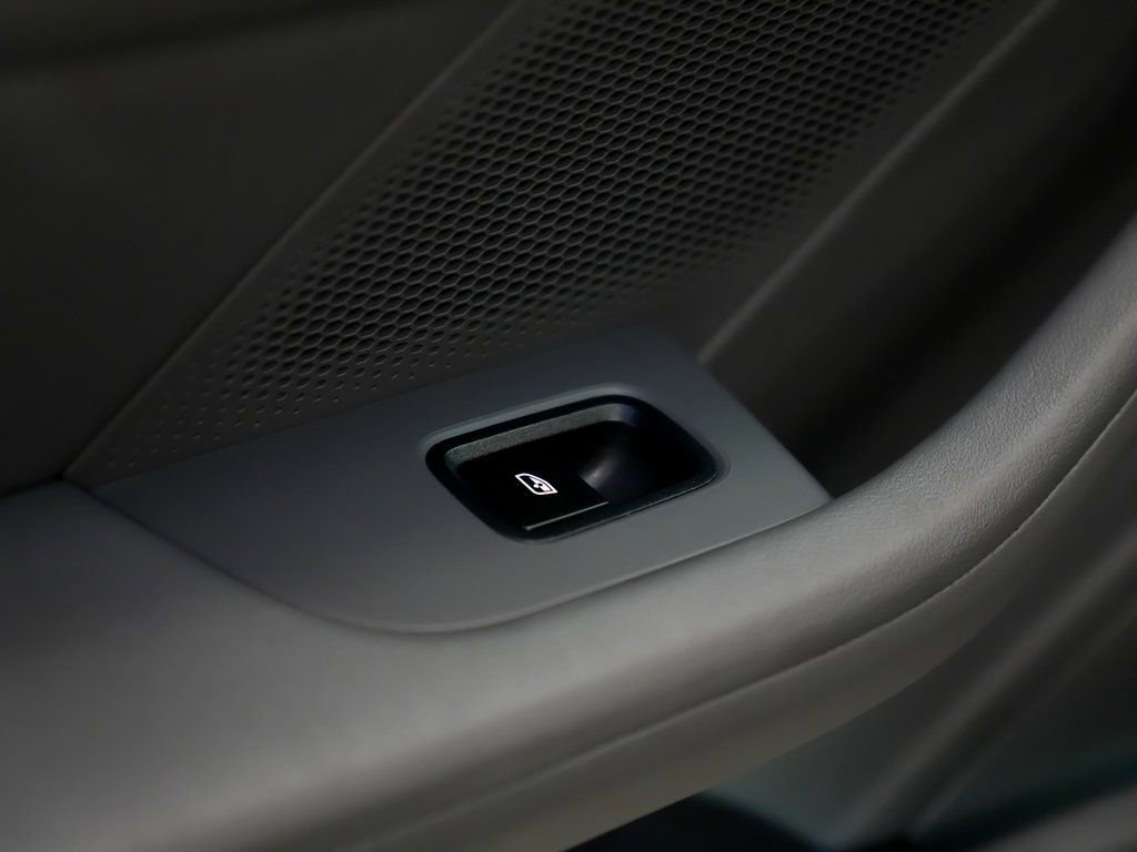 Certified 2022 Porsche Taycan 4S image 17