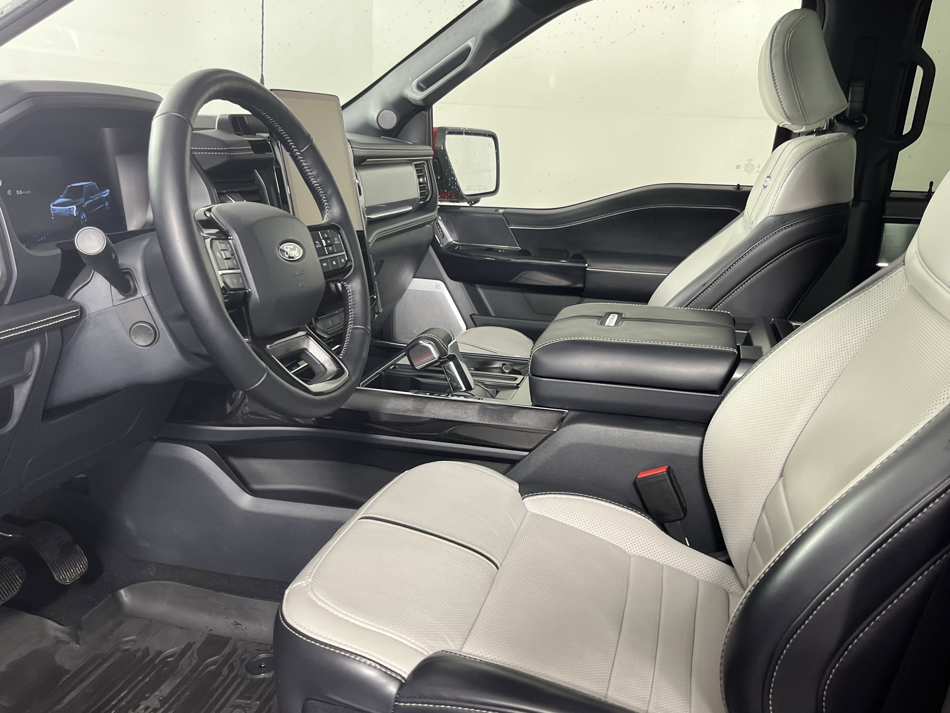 Used 2025 Ford F150 Lightning Platinum image 10