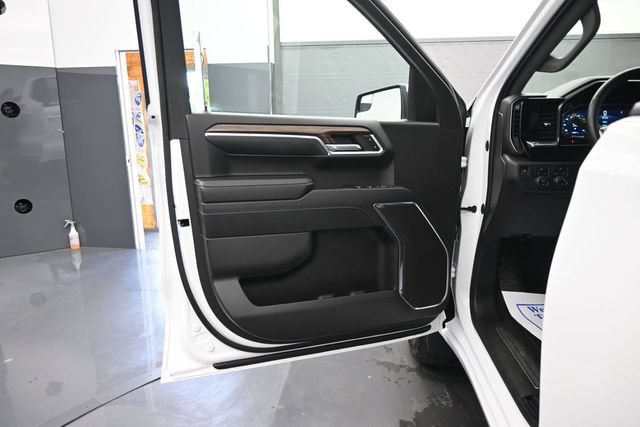 Used 2023 Chevrolet Silverado 1500 LT AWD/4WD image 9