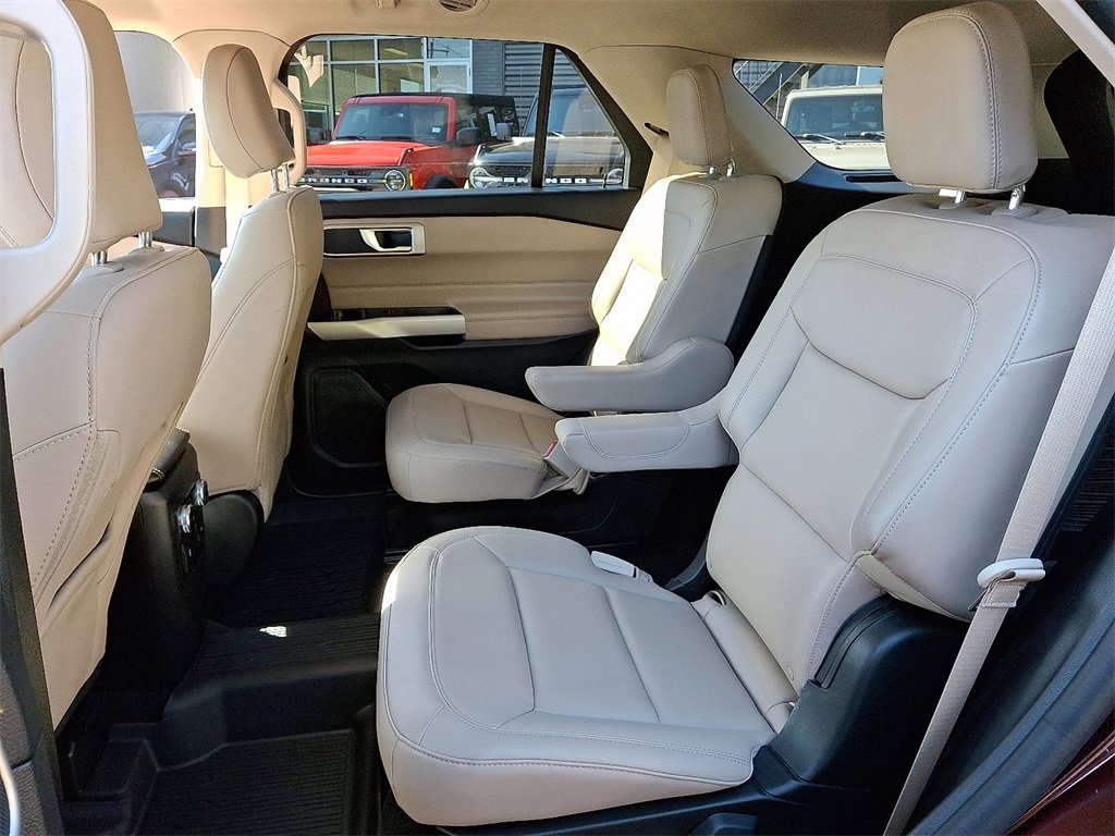 Certified 2022 Ford Explorer XLT w/ Equipment Group 202A image 9