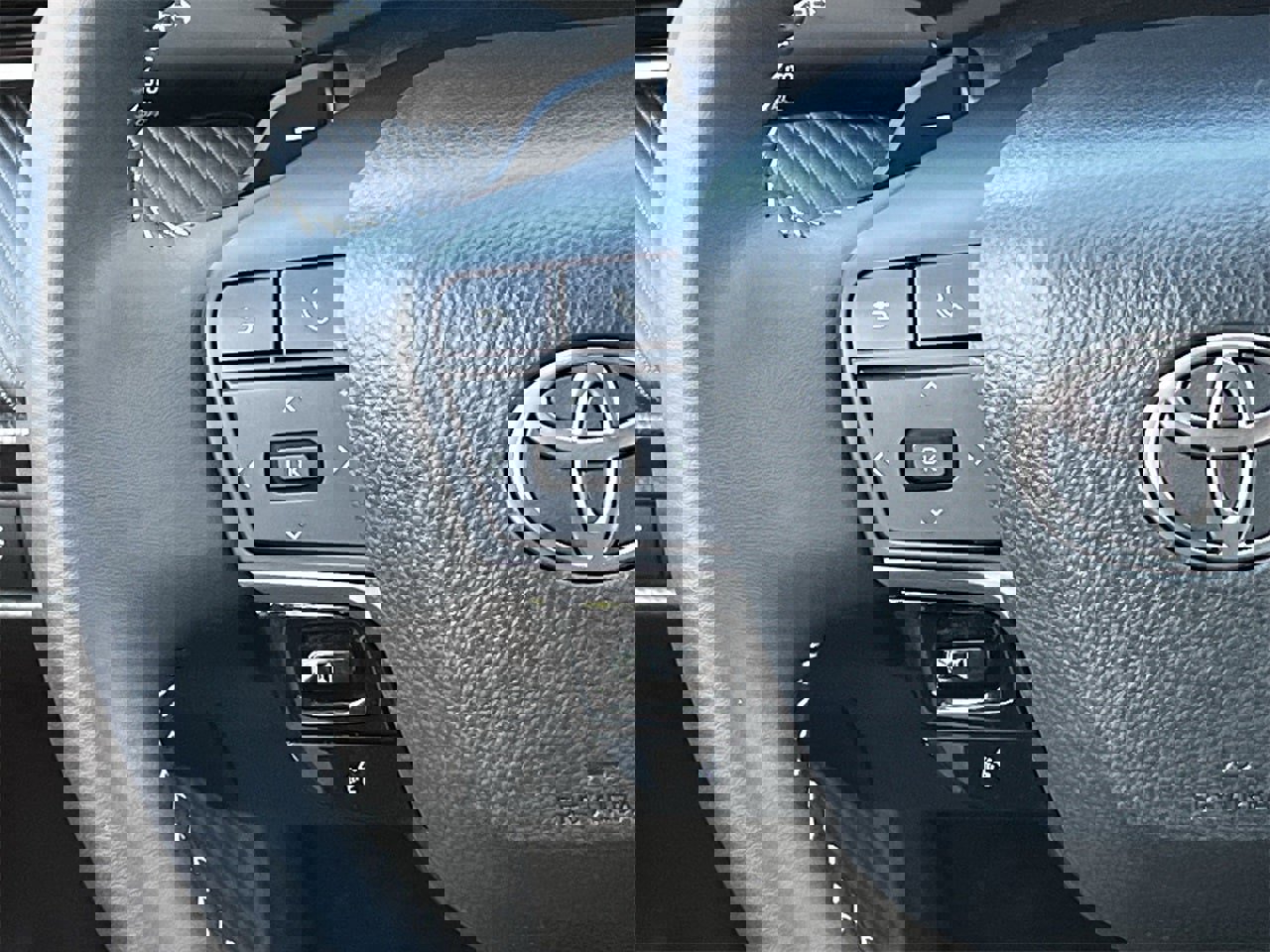 Used 2025 Toyota Camry SE image 12