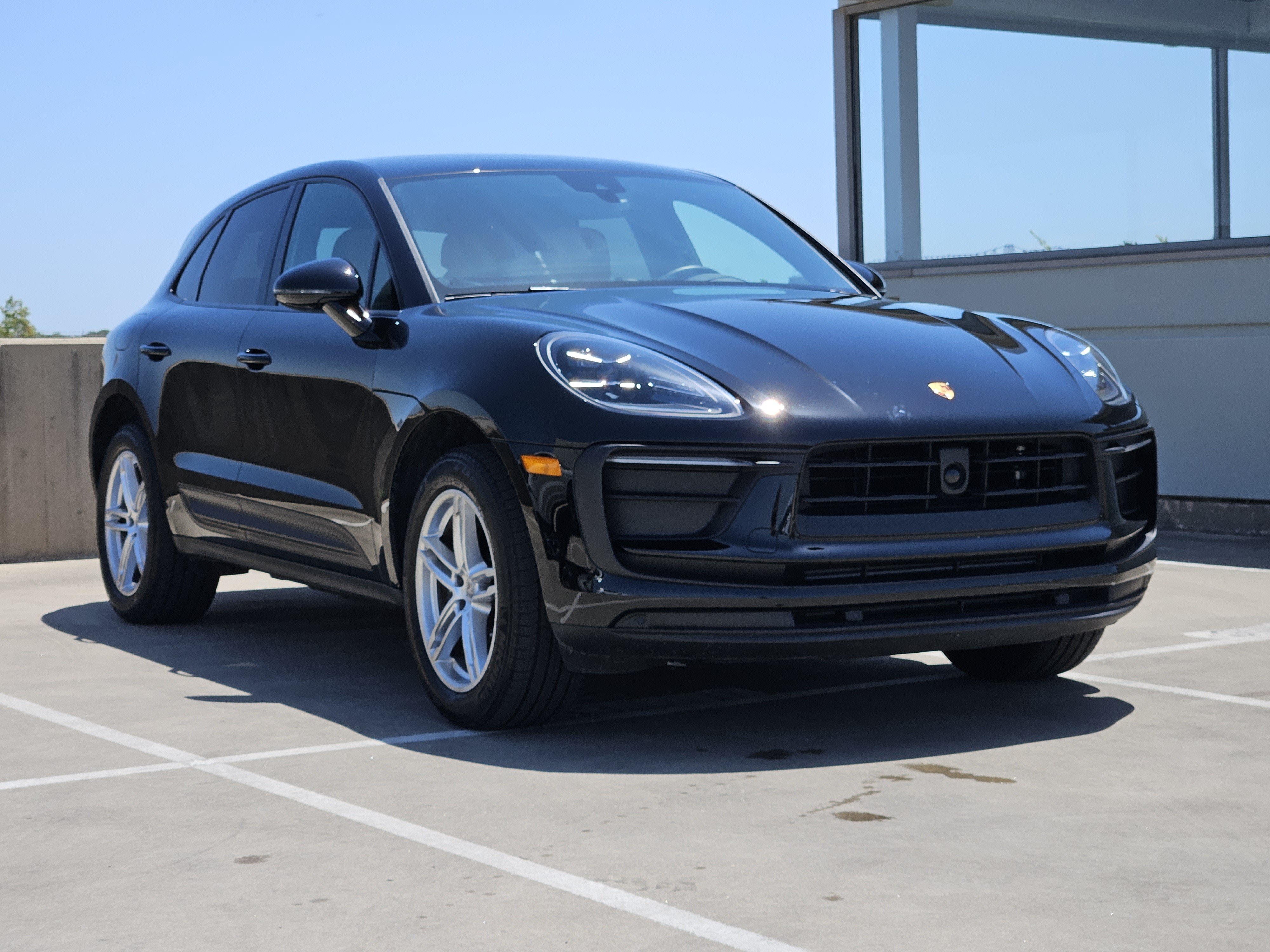 Certified 2026 Porsche Macan AWD/4WD image 10