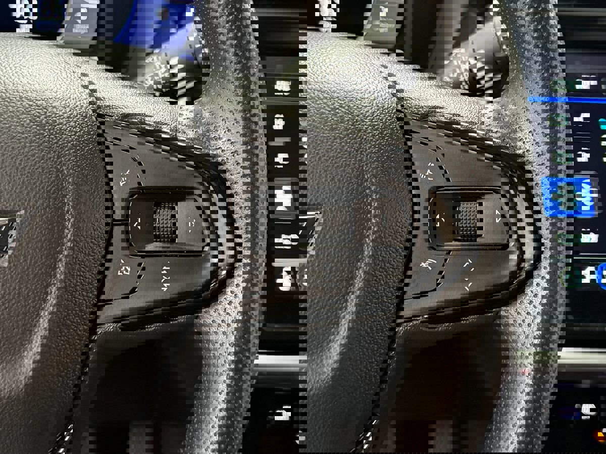 Used 2023 Chevrolet Bolt EUV LT image 18