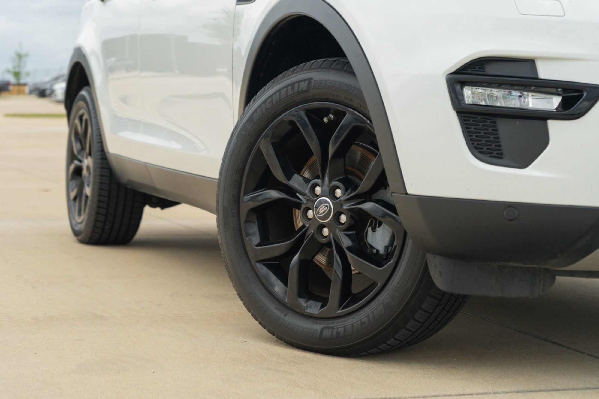 Used 2017 Land Rover Discovery Sport HSE image 2