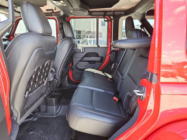 Used 2022 Jeep Wrangler Unlimited Rubicon w/ Dual Top Group AWD/4WD image 10
