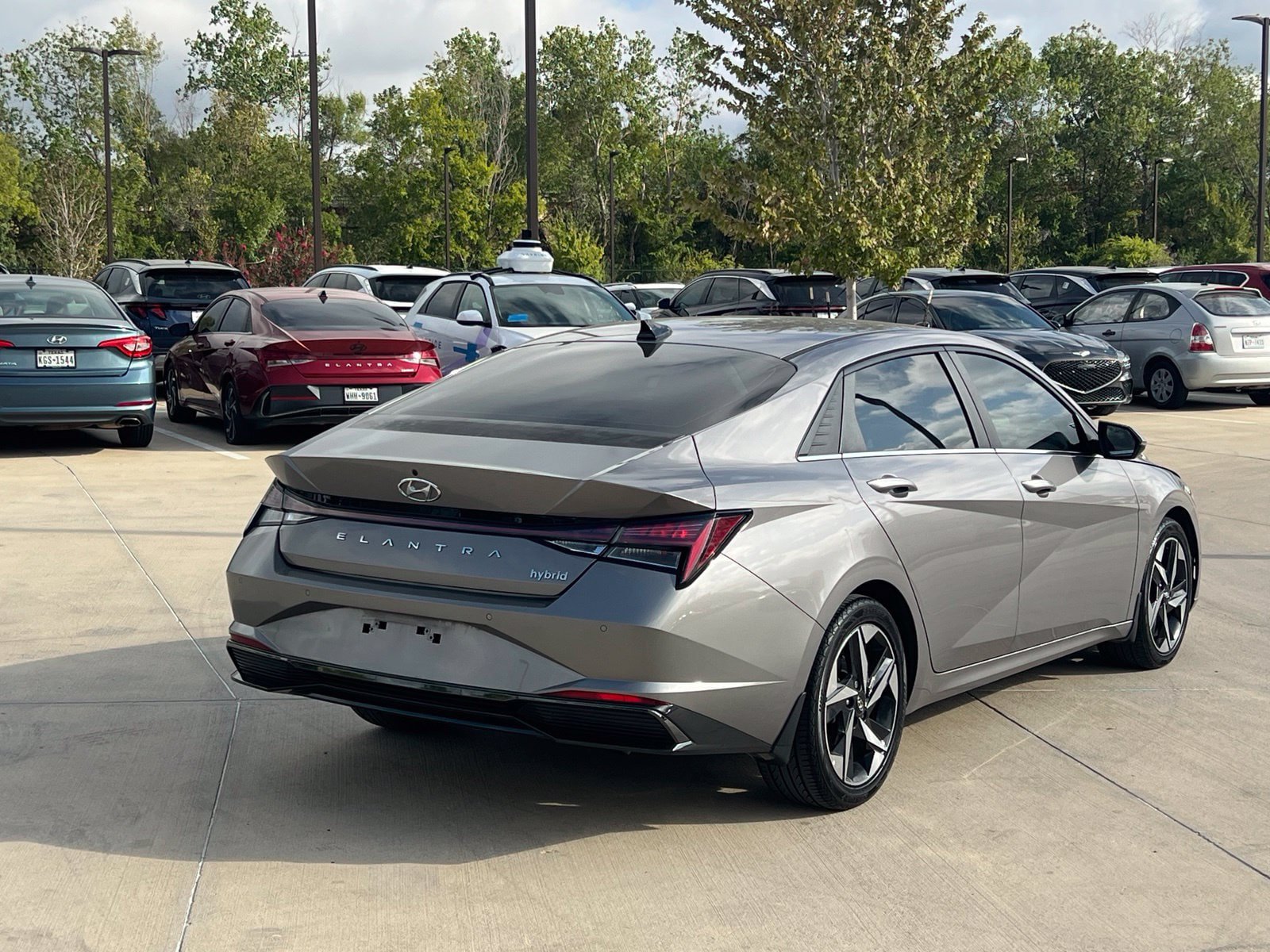 Used 2022 Hyundai Elantra Limited FWD image 11