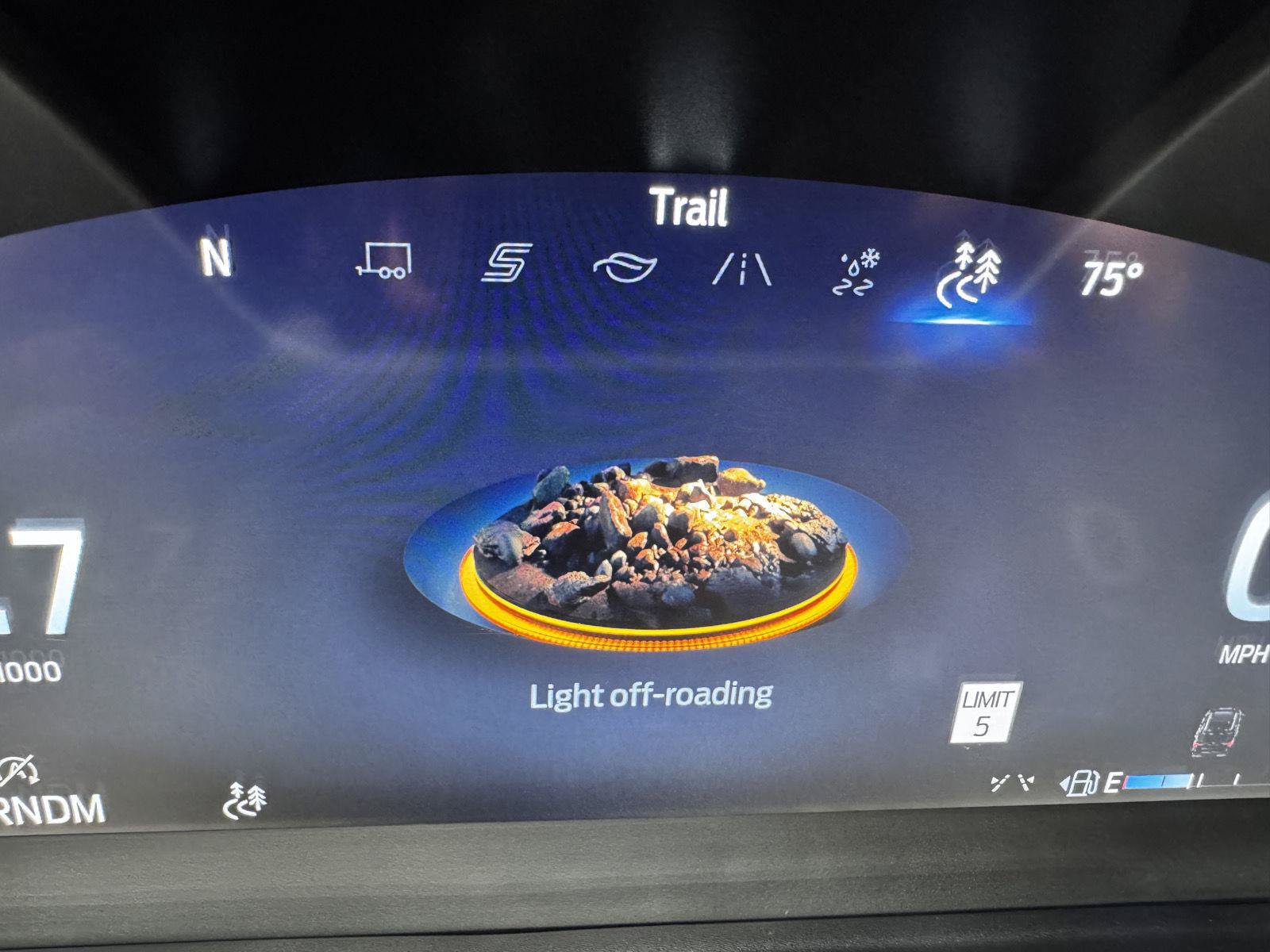 Used 2025 Ford Explorer ST AWD/4WD image 39