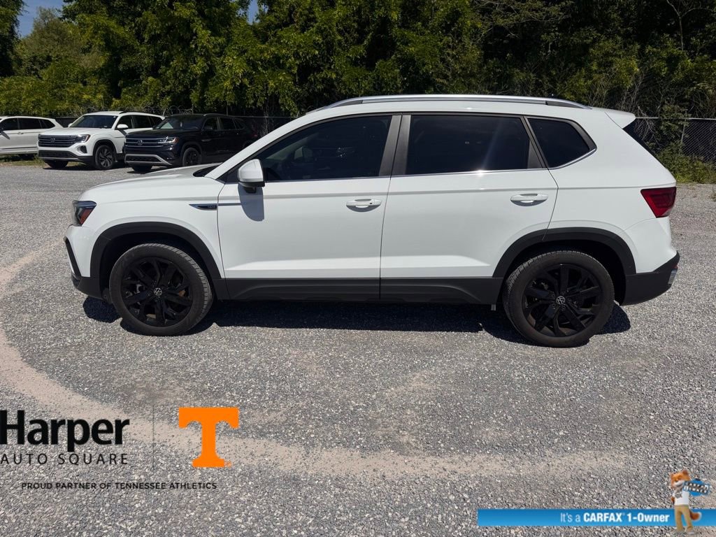 Used 2023 Volkswagen Taos SE w/ Black Wheel Package FWD image 2