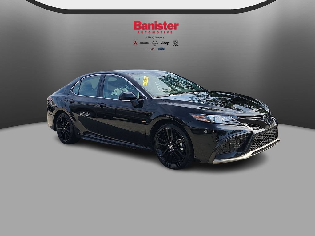 Used 2024 Toyota Camry XSE FWD image 3