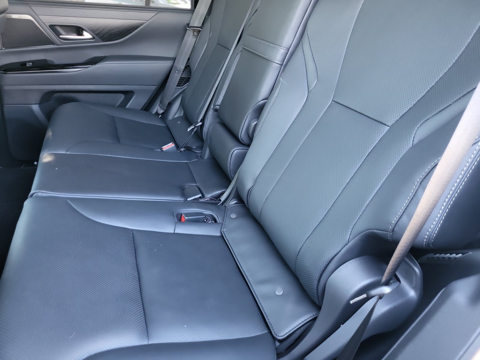 New 2026 Lexus LX 700h Luxury w/ Appearance Package AWD/4WD image 17