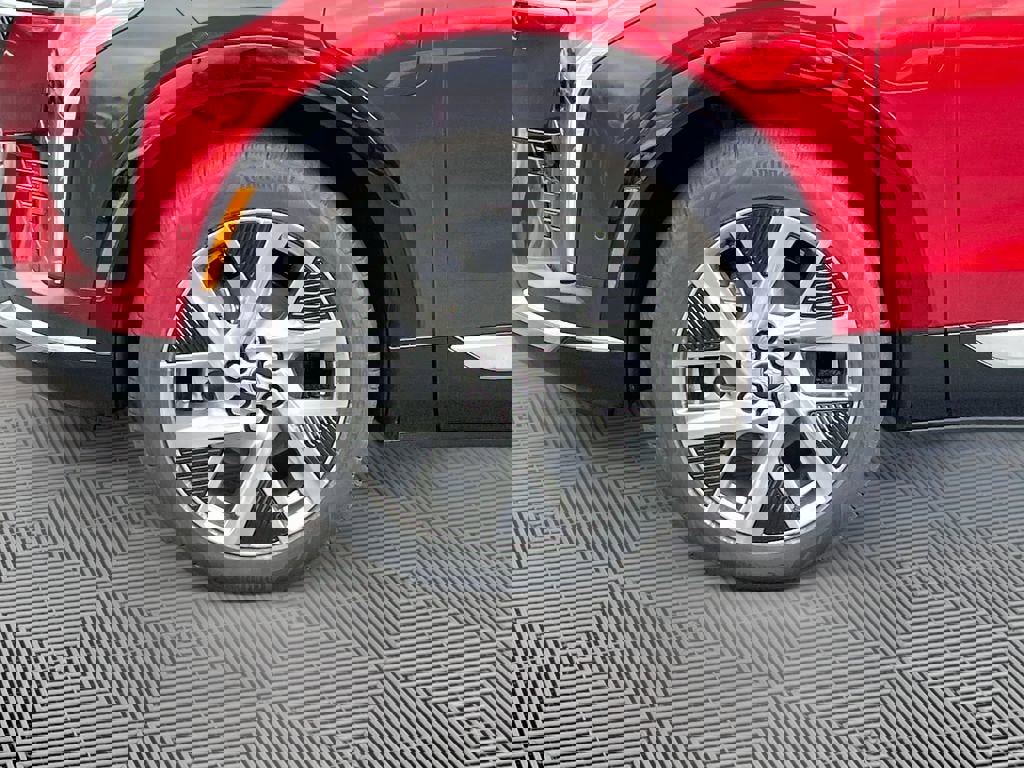 New 2026 Cadillac Optiq Luxury 1 image 31