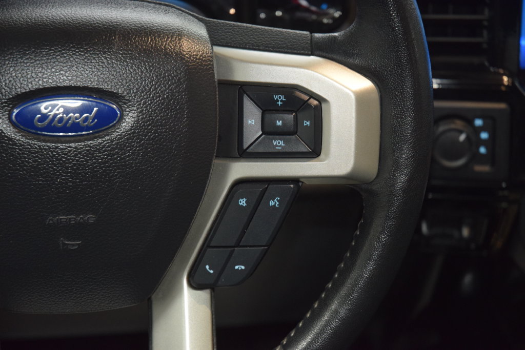 Used 2022 Ford F250 Lariat w/ Black Appearance Package AWD/4WD image 39