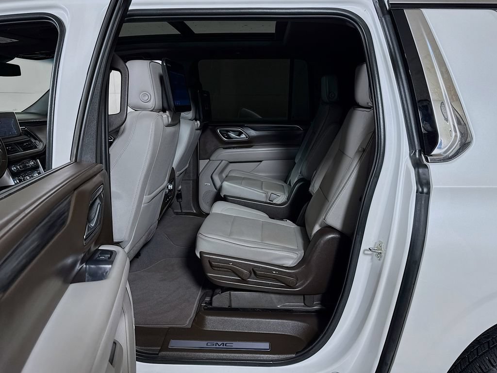 Used 2024 GMC Yukon XL SLT w/ SLT Luxury Package AWD/4WD image 24