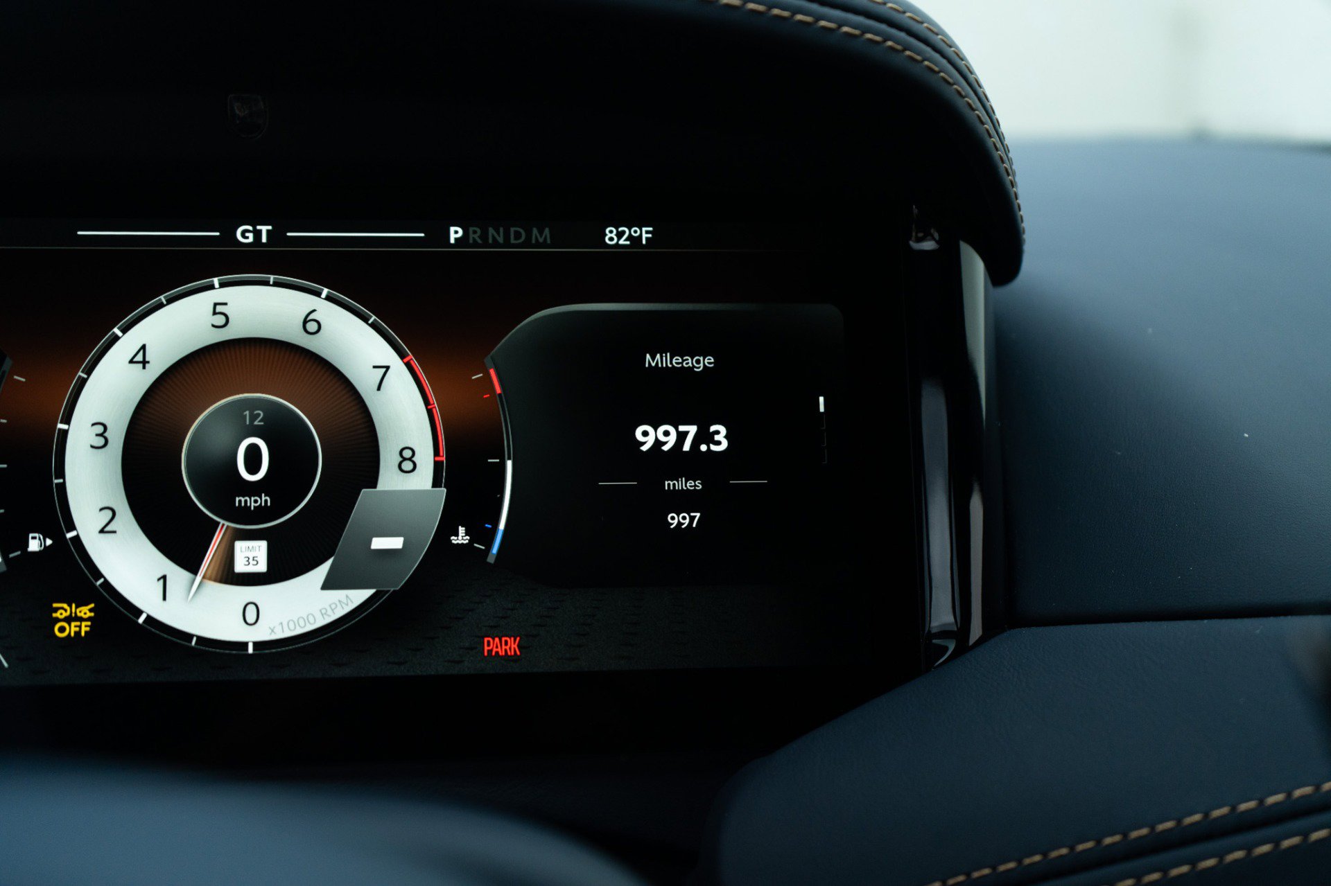 Used 2024 Aston Martin DB12 Coupe RWD image 12