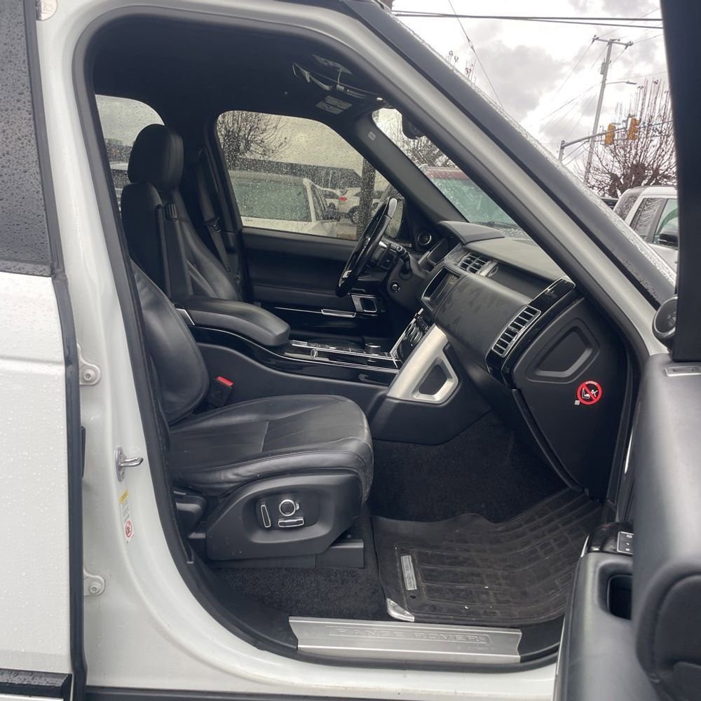 Used 2017 Land Rover Range Rover HSE image 9