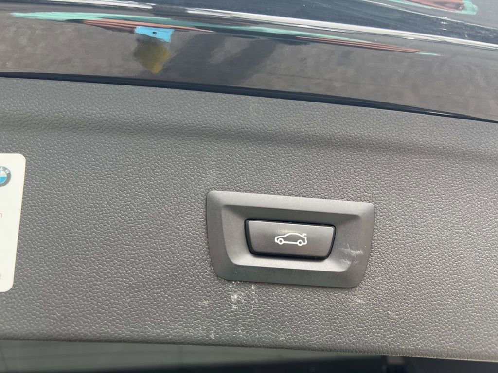 Used 2022 BMW iX xDrive50 w/ Premium Package image 8