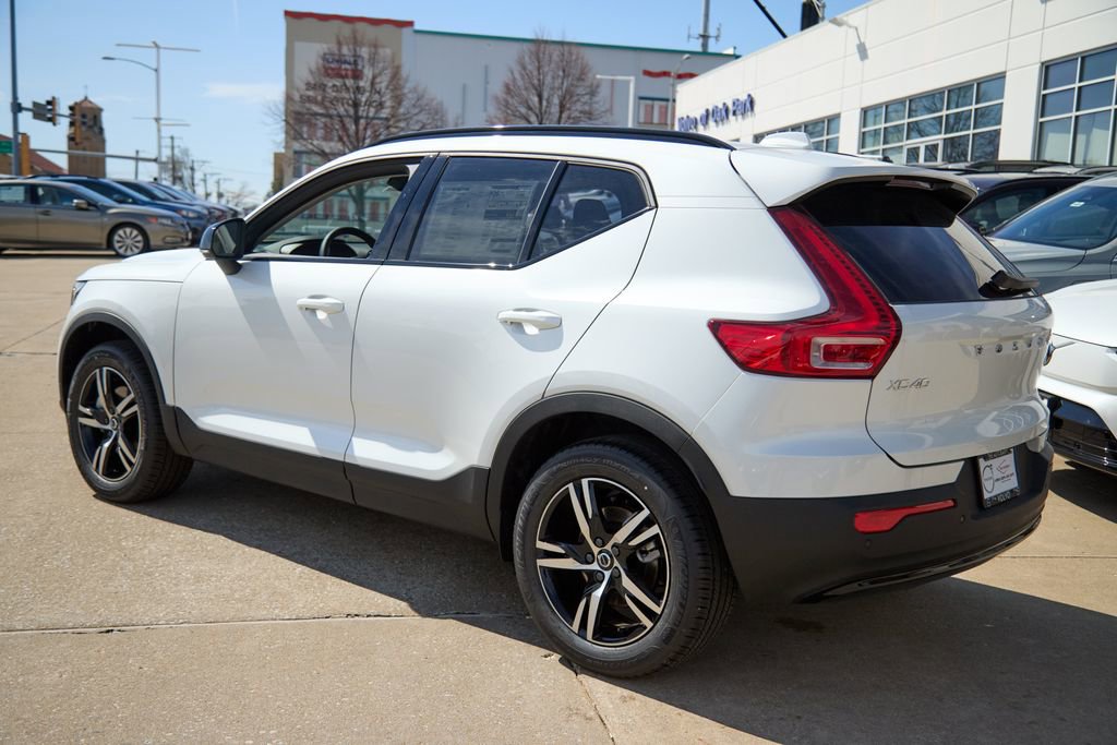 New 2026 Volvo XC40 B5 Core w/ Climate Package AWD/4WD image 7