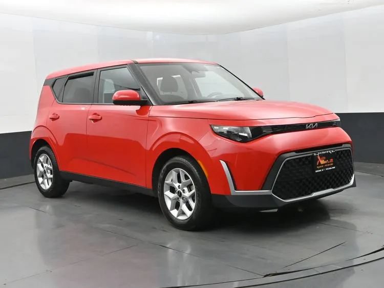Used 2024 Kia Soul LX w/ LX Technology Package FWD image 2