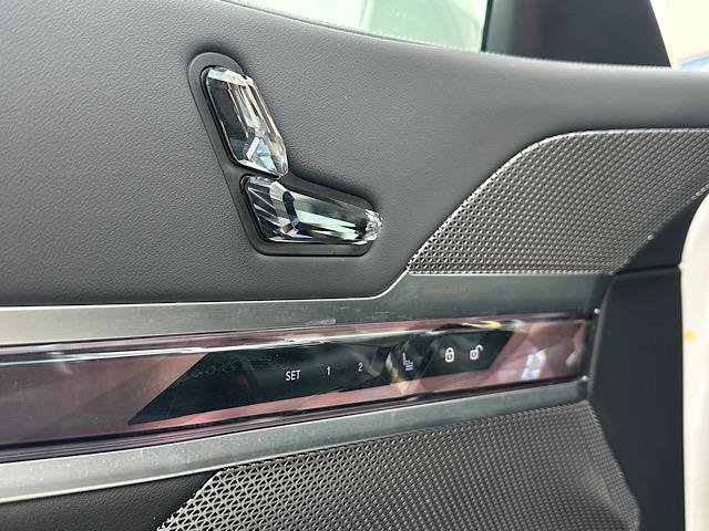 Used 2023 BMW 760i xDrive AWD/4WD image 20