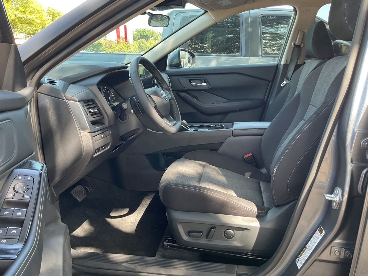 Used 2026 Nissan Rogue SV AWD/4WD image 8