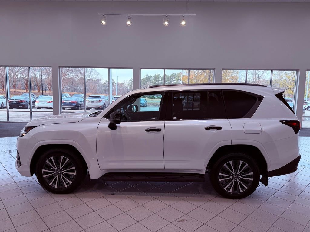 Used 2022 Lexus LX 600 4WD w/ Premium Package image 4