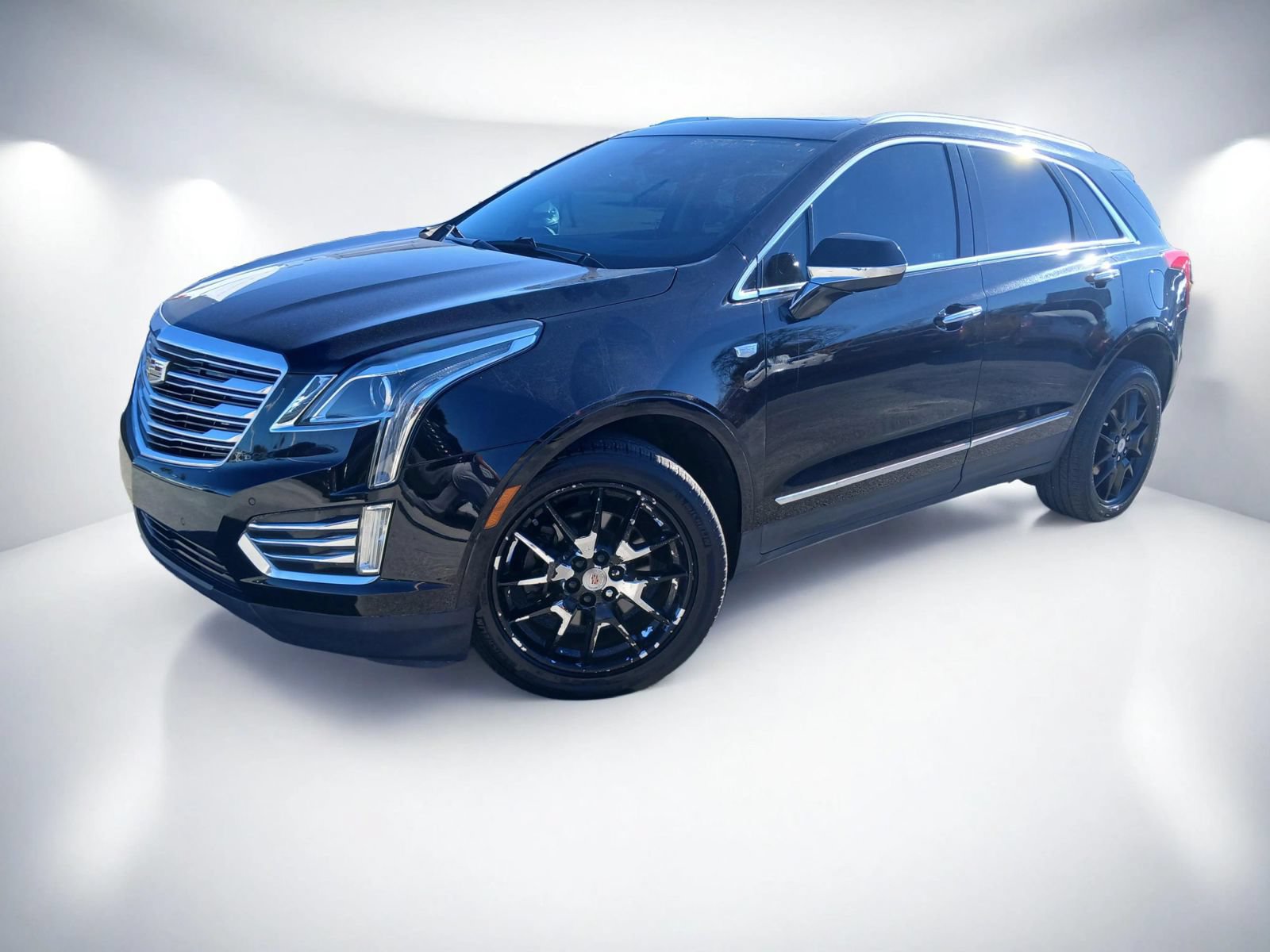 Used 2017 Cadillac XT5 Luxury w/ Driver Awareness Package FWD image 2