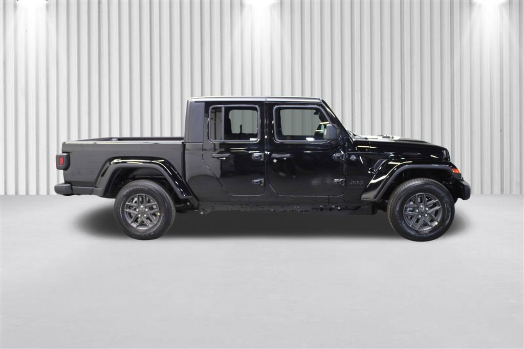 New 2026 Jeep Gladiator Sport image 2