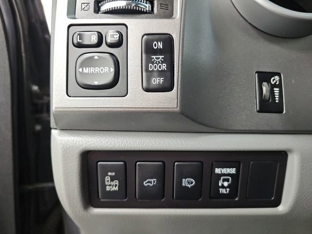 Used 2017 Toyota Sequoia Platinum AWD/4WD image 17