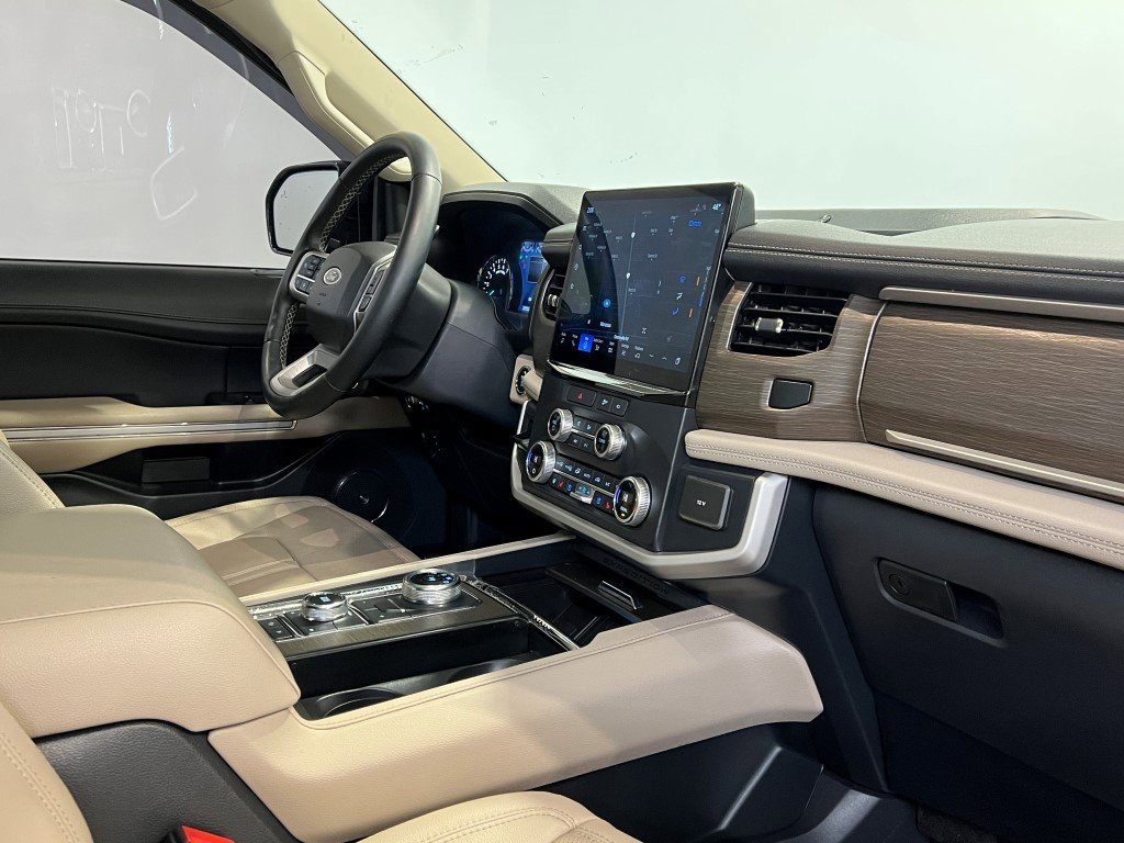Used 2022 Ford Expedition Max Limited image 17