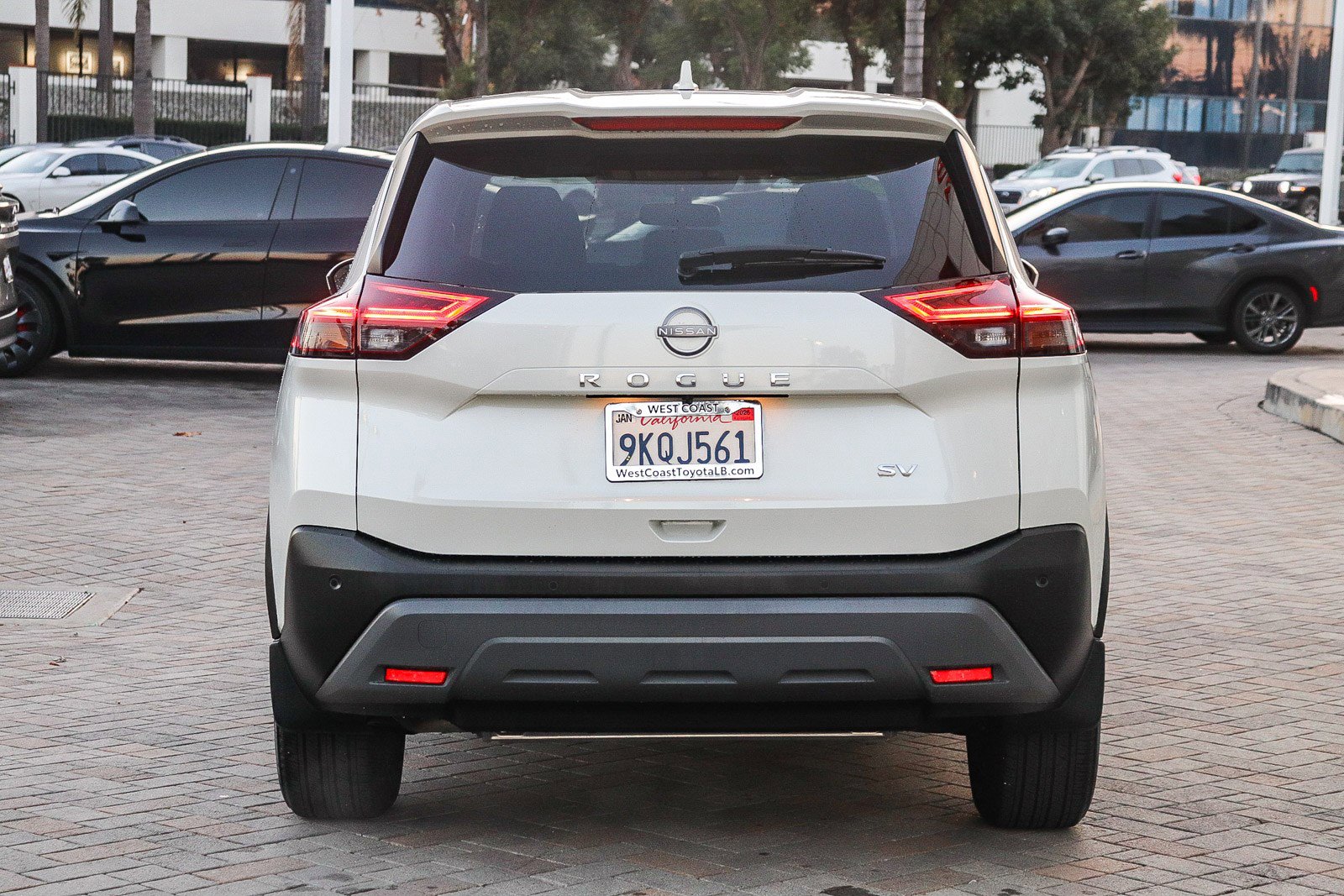 Used 2023 Nissan Rogue SV image 8