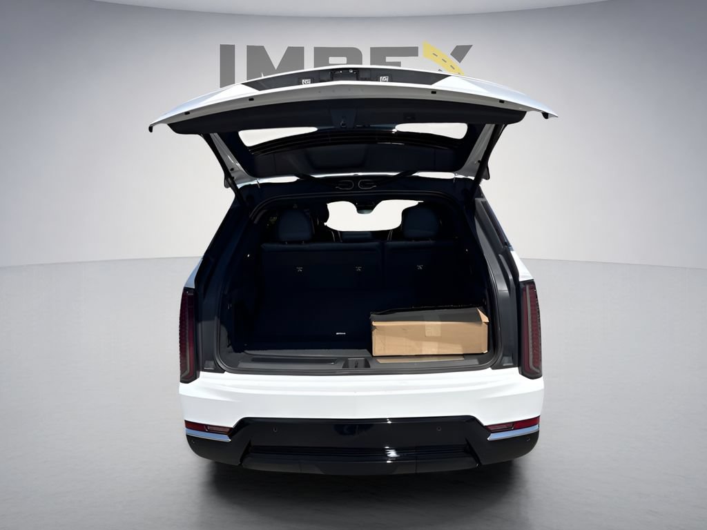 Used 2025 Cadillac Escalade IQ Luxury 2 w/ LPO, Premium Carpet Package AWD/4WD image 9