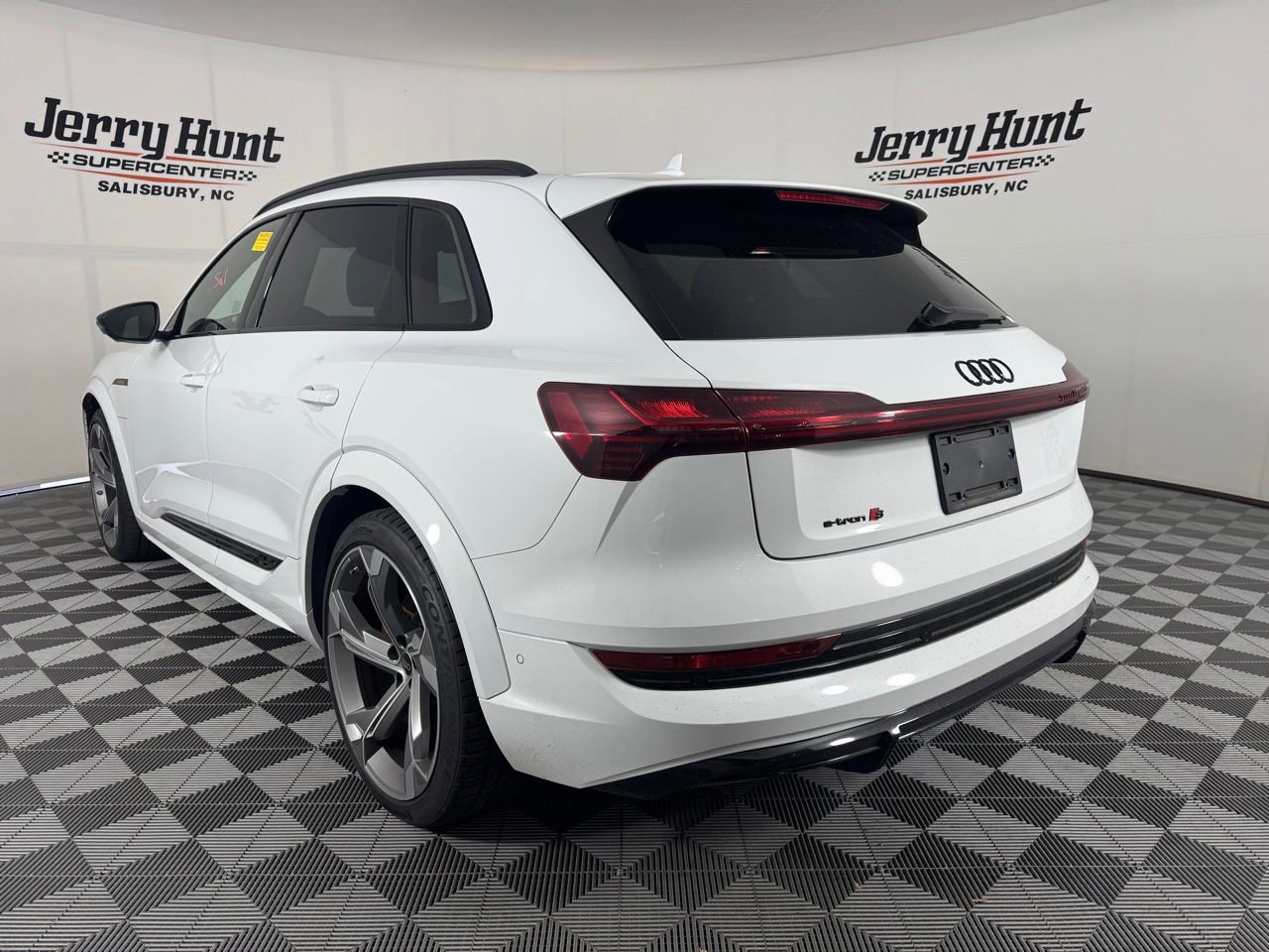 Used 2022 Audi e-tron S Prestige w/ Prestige Package AWD/4WD image 9