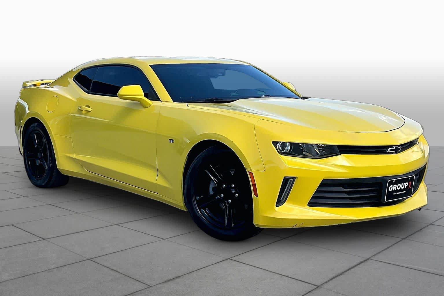 Used 2018 Chevrolet Camaro LT RWD image 3