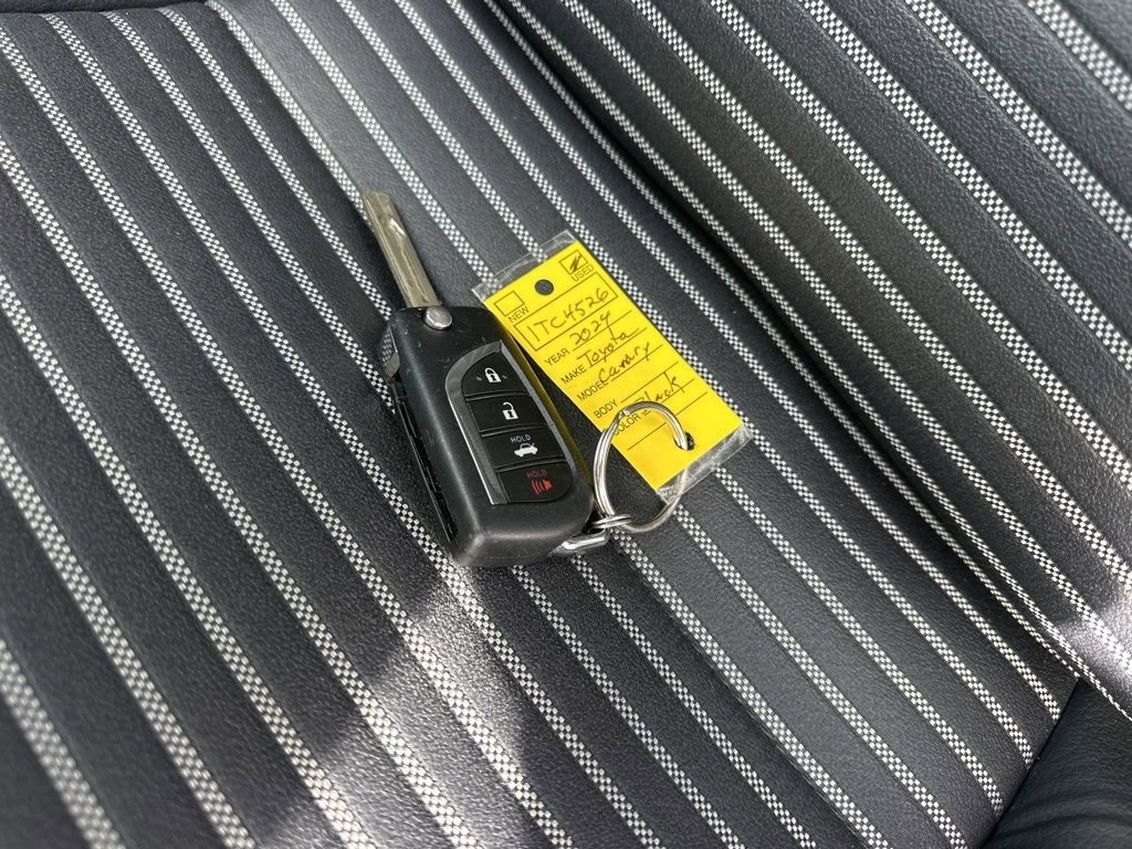 Used 2024 Toyota Camry SE image 31