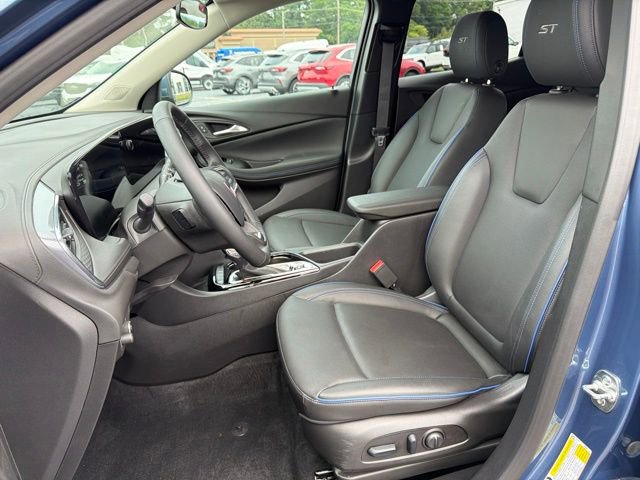 Used 2026 Buick Encore GX Sport Touring w/ Advanced Technology Package FWD image 16