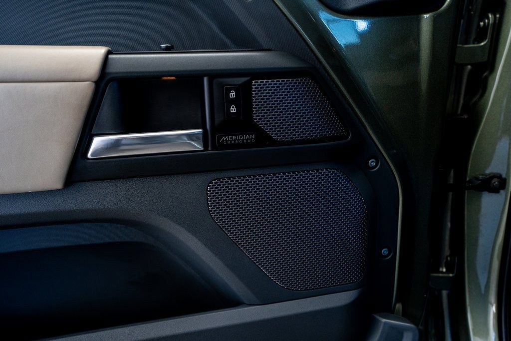 Used 2021 Land Rover Defender 110 X-Dynamic HSE image 32