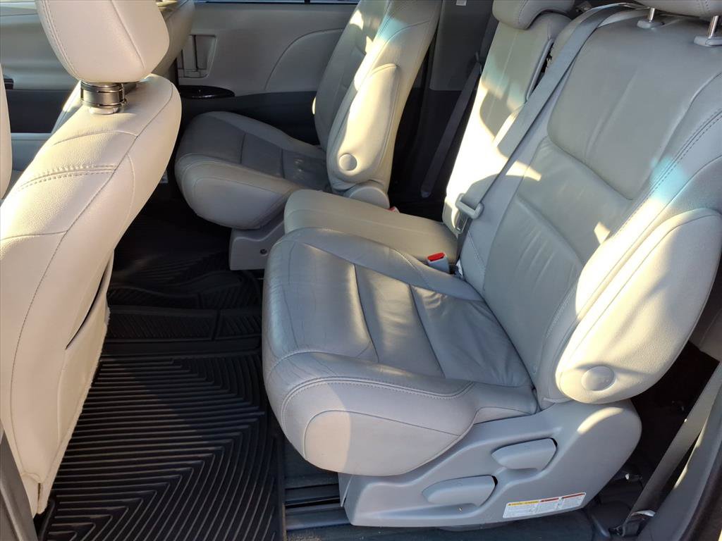 Used 2015 Toyota Sienna XLE w/ XLE Navigation Package FWD image 7