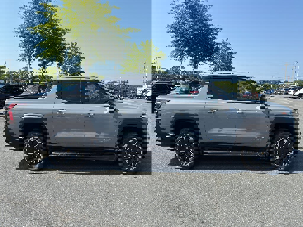 New 2026 Chevrolet Silverado EV LT image 10