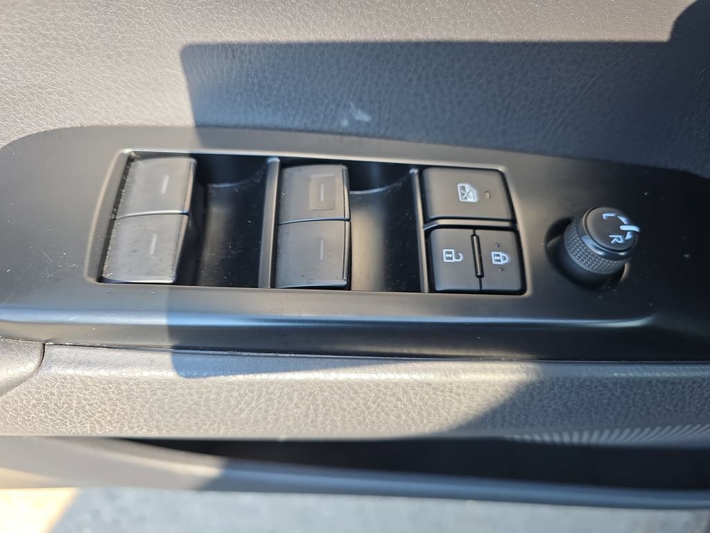 Used 2025 Toyota Camry SE w/ Convenience Package FWD image 28