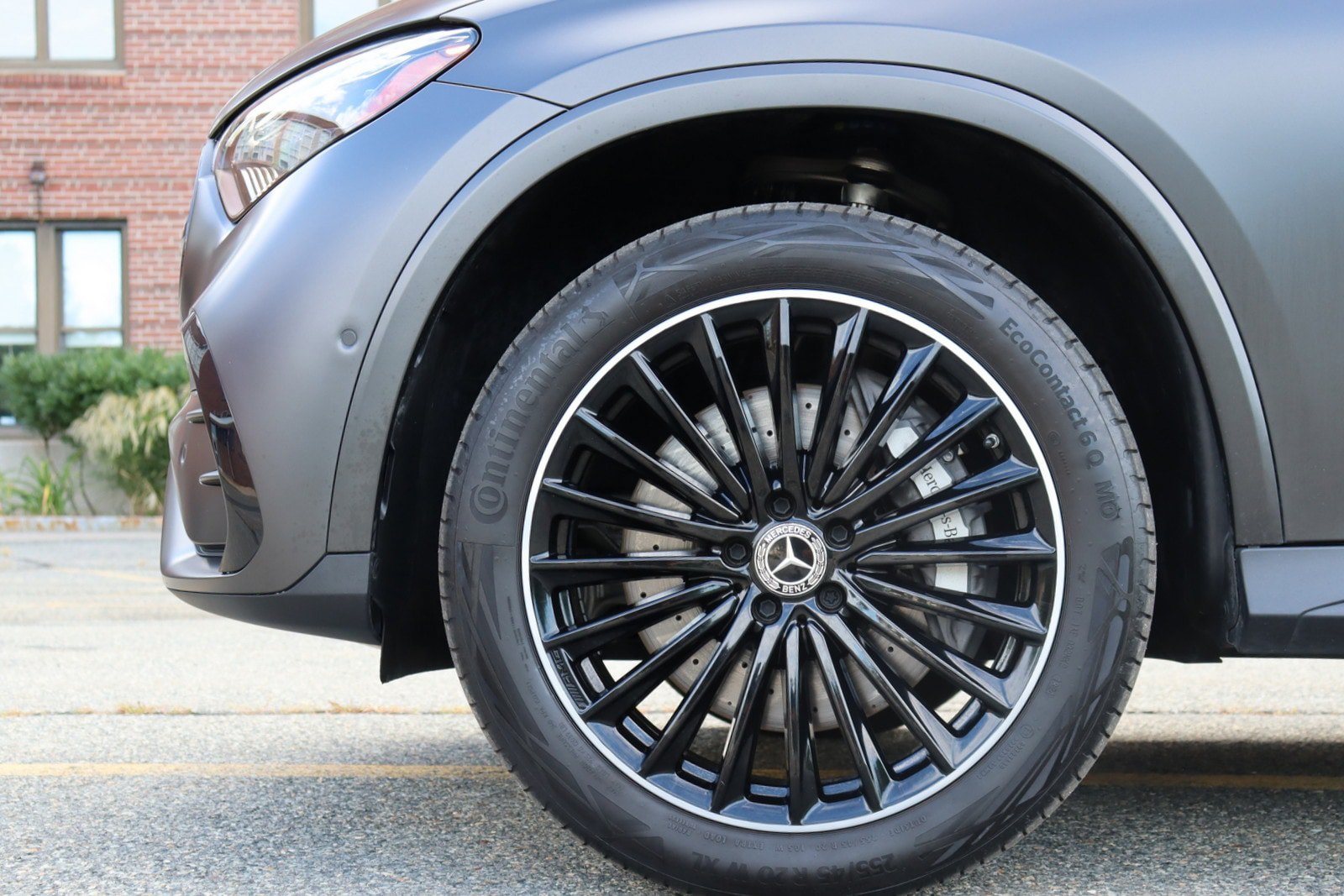 Used 2024 Mercedes-Benz GLC 300 w/ AMG Line image 9