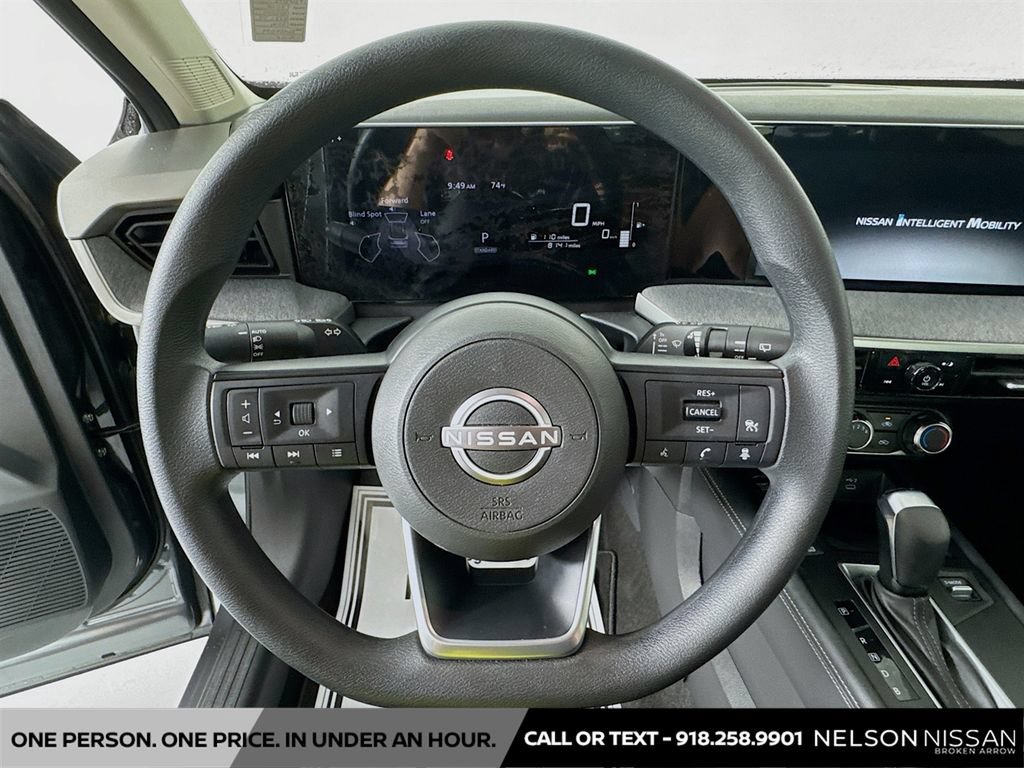 Used 2025 Nissan Kicks SV AWD/4WD image 11