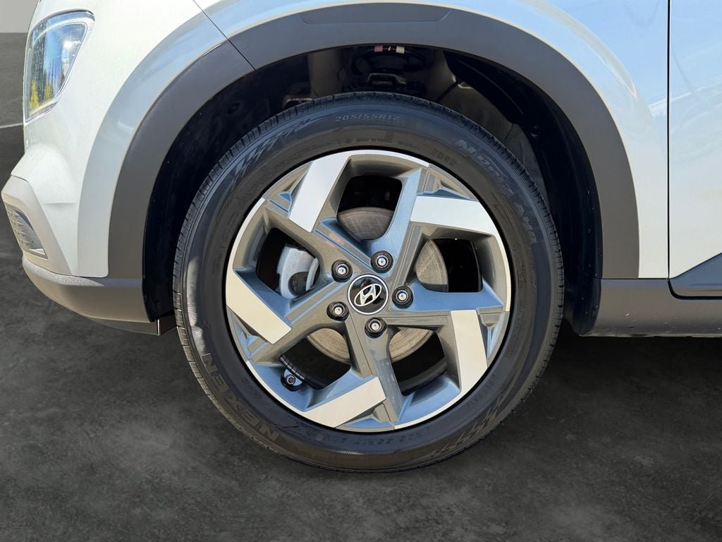 Used 2021 Hyundai Venue SEL w/ Premium Package FWD image 4