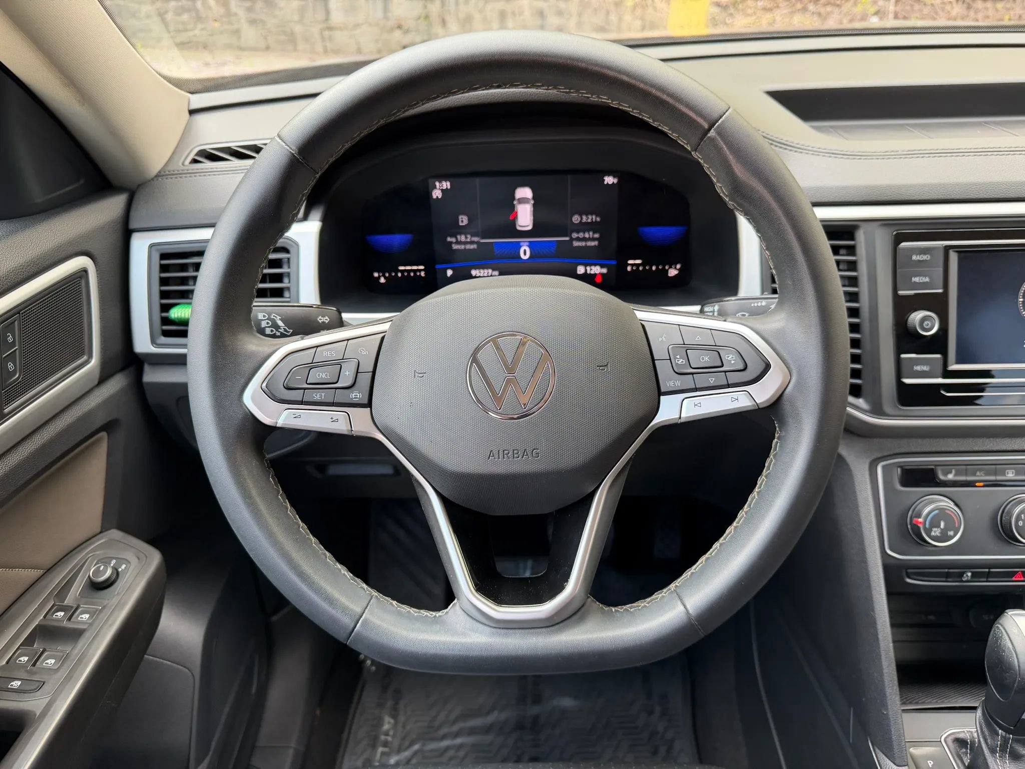Used 2022 Volkswagen Atlas SE FWD image 17