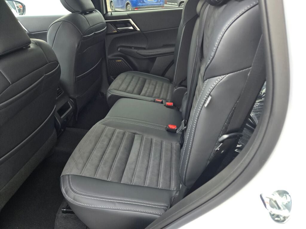 New 2026 Mitsubishi Outlander SE AWD/4WD image 13