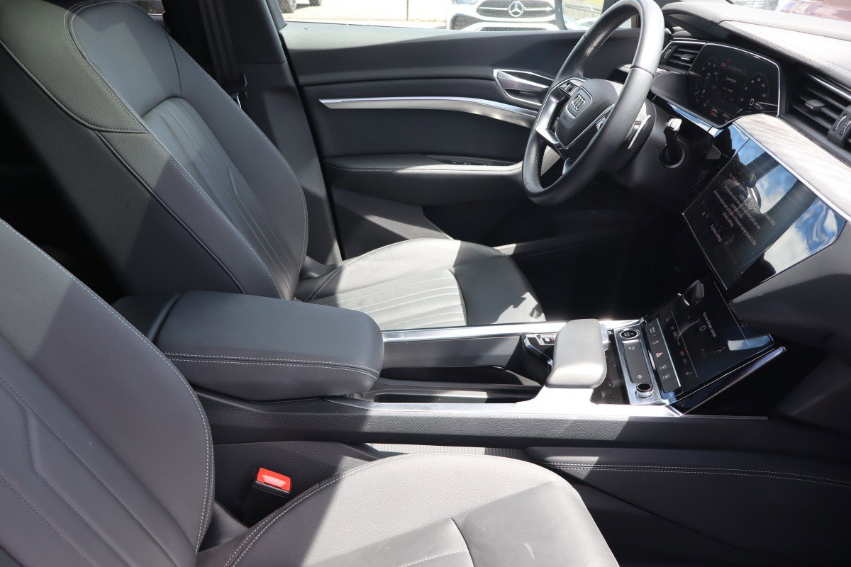 Used 2022 Audi e-tron Premium w/ Convenience Plus Package AWD/4WD image 14